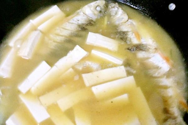 鲮鱼豆腐汤的做法图解5