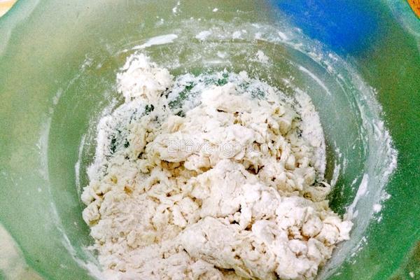 牛肉香菇芹菜水饺的做法图解1