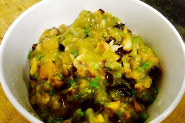 牛肉香菇芹菜水饺的做法图解5