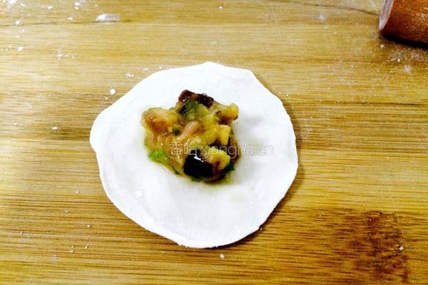 牛肉香菇芹菜水饺的做法图解6