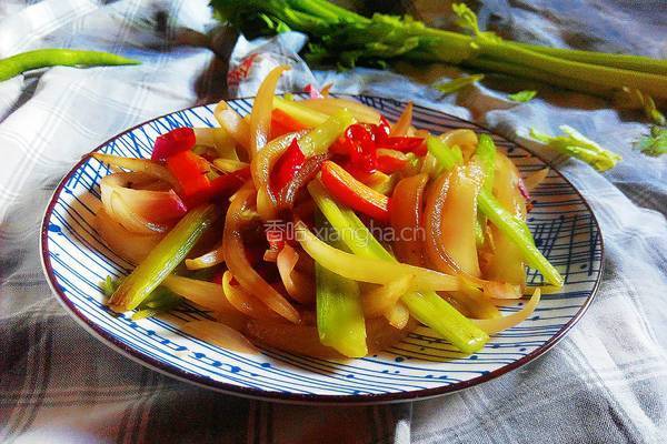 洋葱炒芹菜的做法图解5