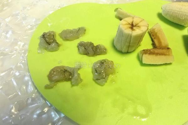 香蕉鲜虾卷的做法图解4