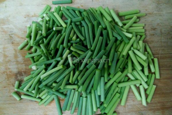 腌糖醋蒜苔的做法图解2