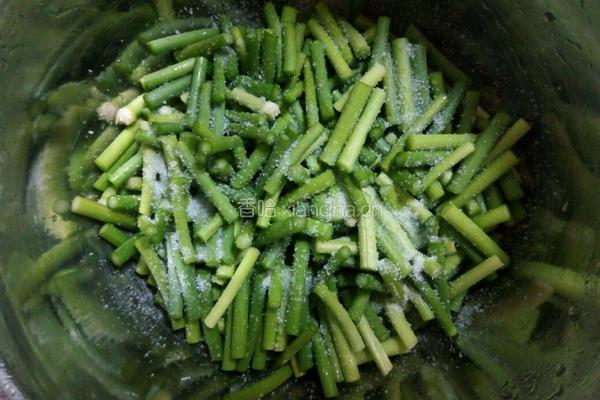 腌糖醋蒜苔的做法图解3
