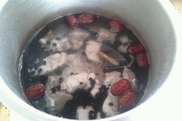 黑豆骨头汤的做法图解5