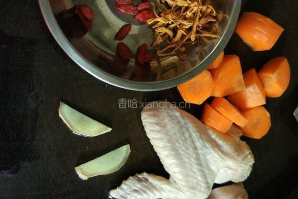 简易鸡翅汤的做法图解1