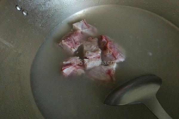 薏米炖排骨的做法图解1