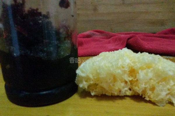 银耳玫瑰羹的做法图解1