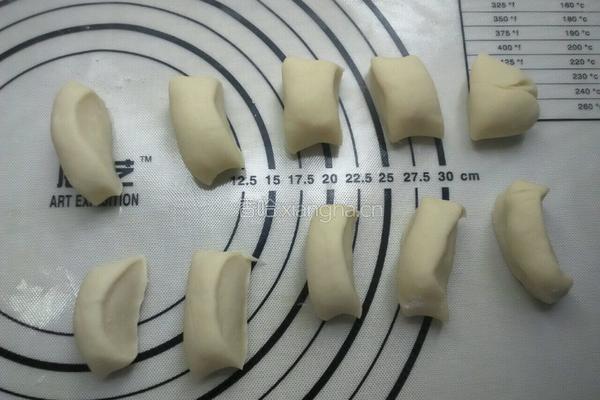 炸小麻花的做法图解4