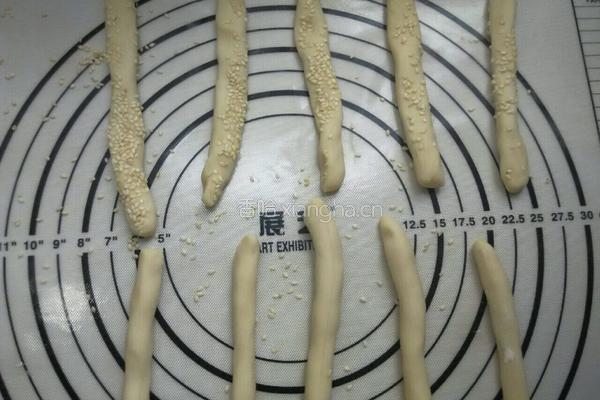 炸小麻花的做法图解5