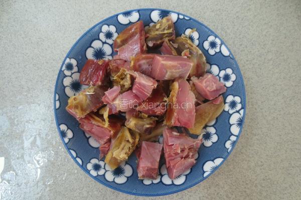 蒸腊鸡腿的做法图解2