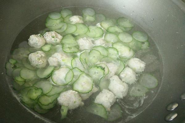鸡肉丸子黄瓜汤的做法图解12