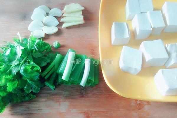 鲢鱼烧豆腐的做法图解3