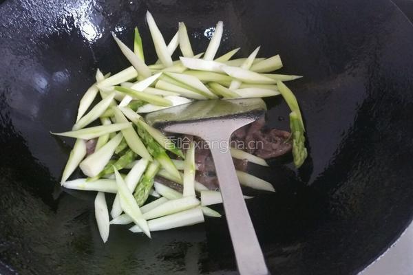 牛肉炒芦笋的做法图解7