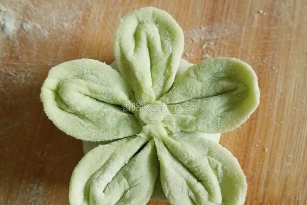 彩色蔬菜梅花饺的做法图解12