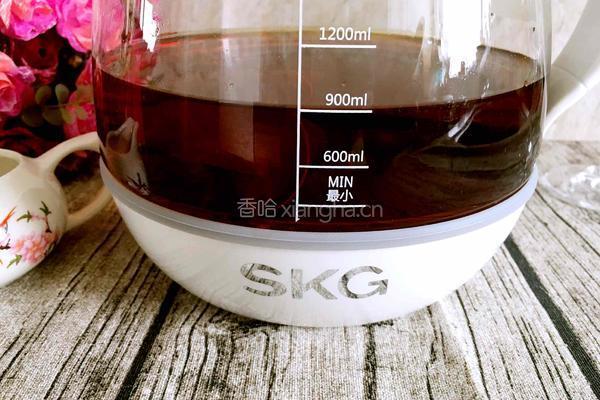 红茶奶盖茶的做法图解1