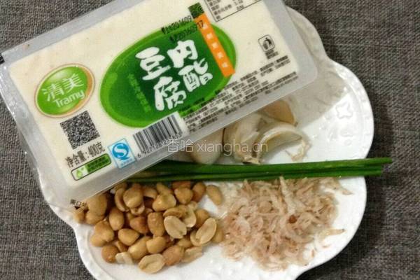 蒜汁拌内酯豆腐的做法图解1