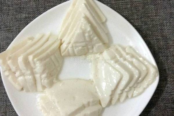 蒜汁拌内酯豆腐的做法图解3