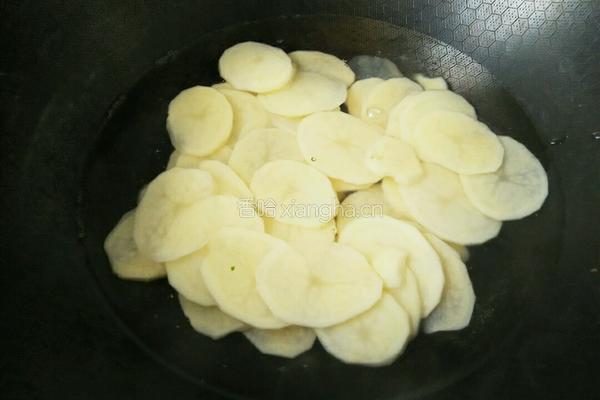 糖醋土豆片的做法图解3