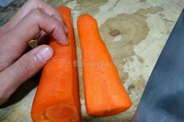 红萝卜最简单的雕花的做法图解2