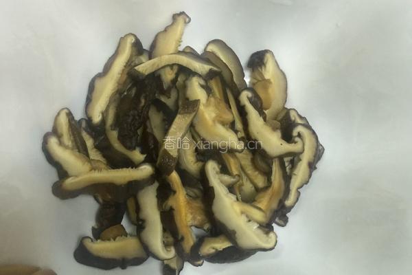 嫩滑香菇蒸鸡腿肉的做法图解6