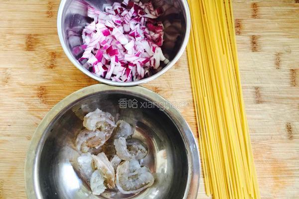 海鲜奶酪焗意面的做法图解3