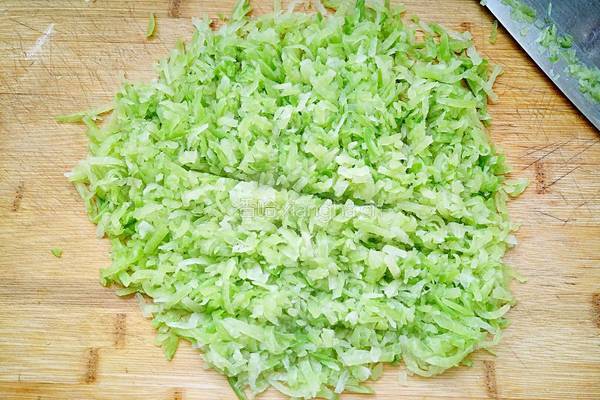 绿萝卜猪肉大馅水饺的做法图解9