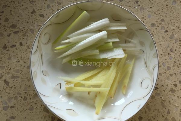炝炒甘蓝的做法图解2