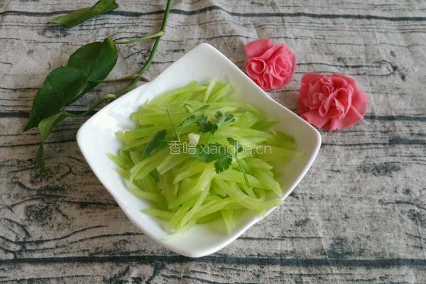 凉拌莴笋丝儿的做法图解4