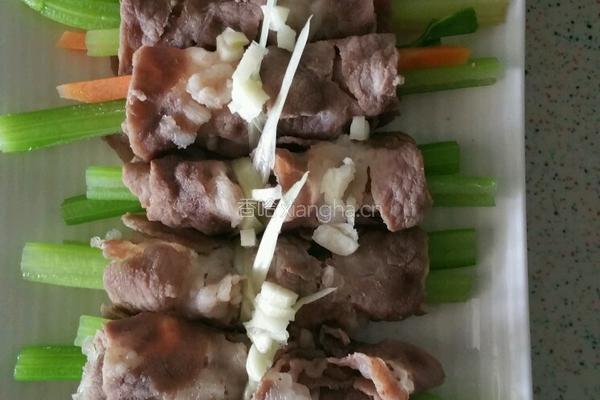 凉拌芹菜牛肉卷的做法图解4