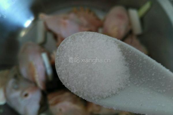 香辣酱鸡头的做法图解3