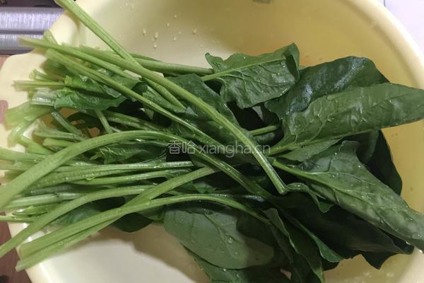 菠菜汤面的做法图解1