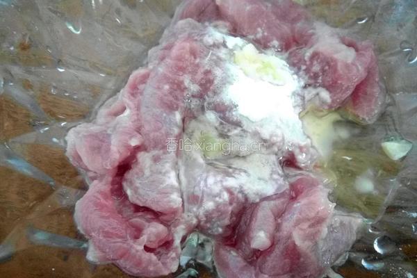斗鸡菇丝瓜肉片汤的做法图解3