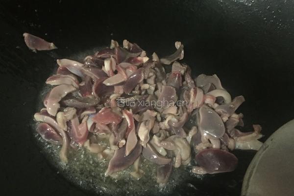 辣椒炒鸡胗的做法图解3