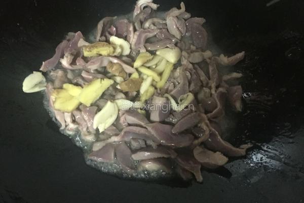 辣椒炒鸡胗的做法图解4