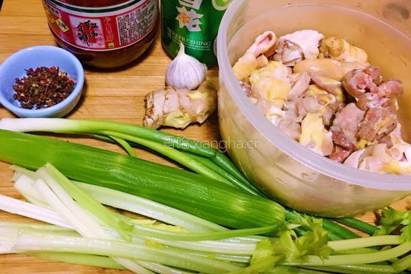 重庆鸡公煲的做法图解1