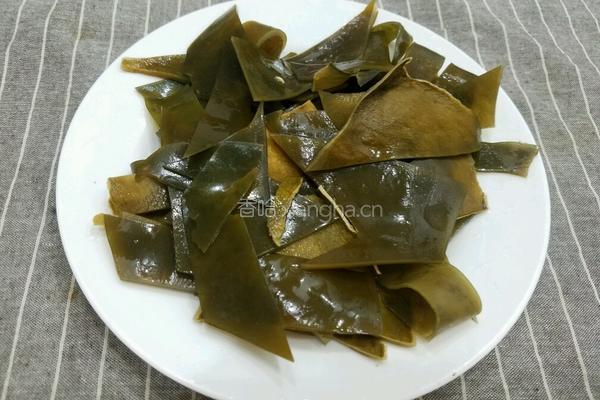 海带黄豆炖猪蹄的做法图解2