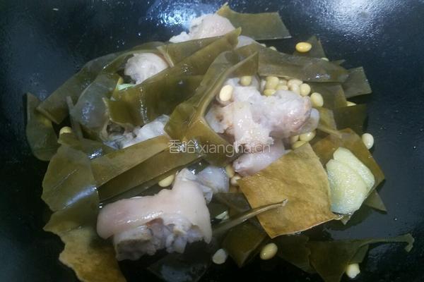 海带黄豆炖猪蹄的做法图解9