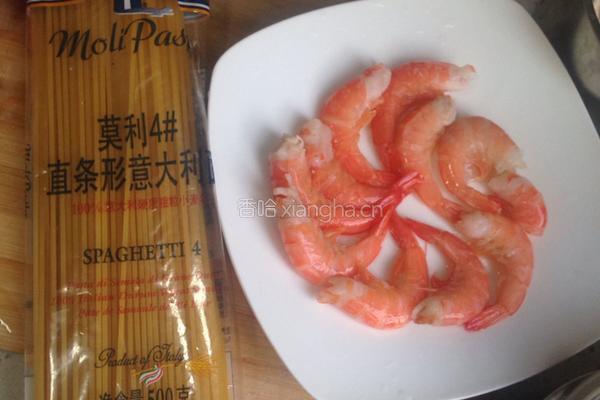 蒜蓉基围虾意面的做法图解2