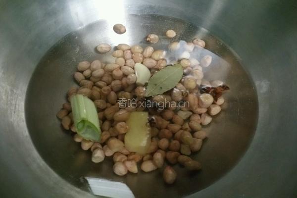 芹菜花生的做法图解1