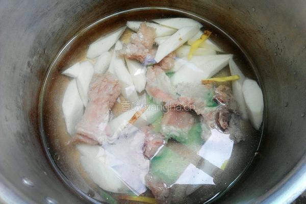 牛蒡鲜淮山排骨汤的做法图解2
