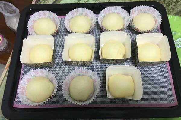 豆沙面包的做法图解12