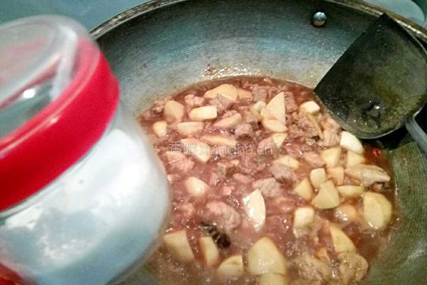 芋头炖肉的做法图解13