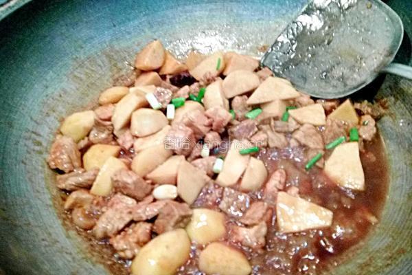 芋头炖肉的做法图解14