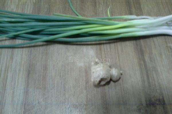 葱姜帝王蟹的做法图解1