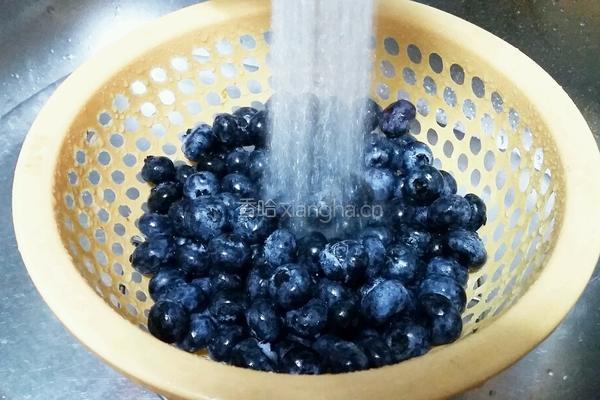 蓝莓果酱的做法图解2