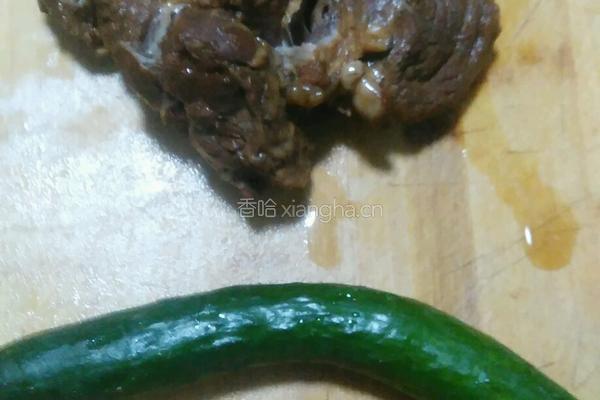 青瓜拌五香驴肉的做法图解1