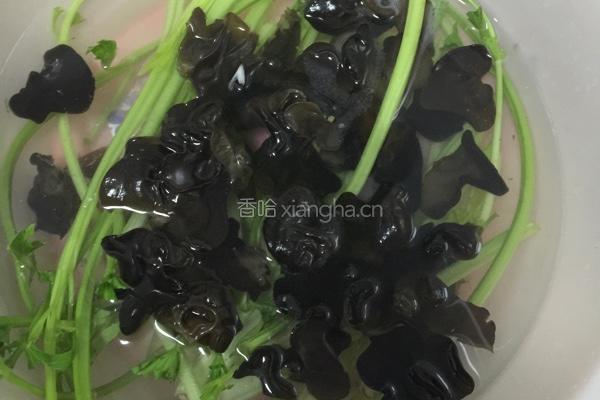 芹菜拌木耳的做法图解4