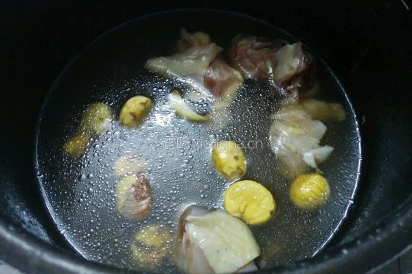 粟子煲鸡汤的做法图解3