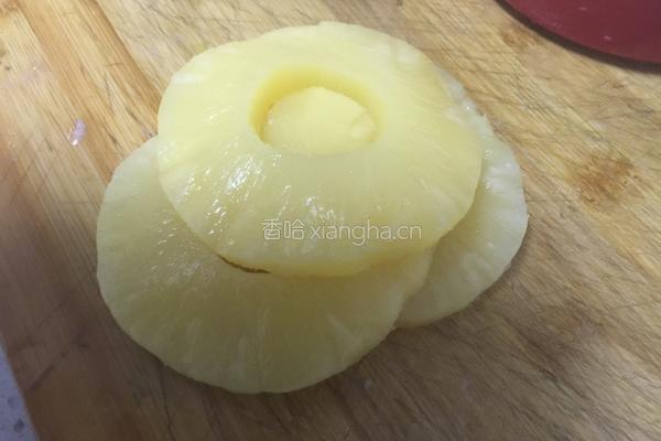 菠萝焖鸭的做法图解1